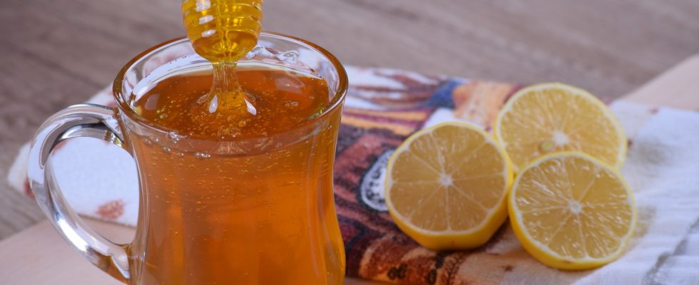 Scapa usor de parul inestetic de pe fata