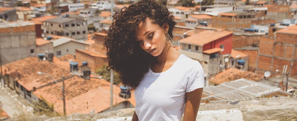 Sfaturi utile pentru a purta corect tricoul alb